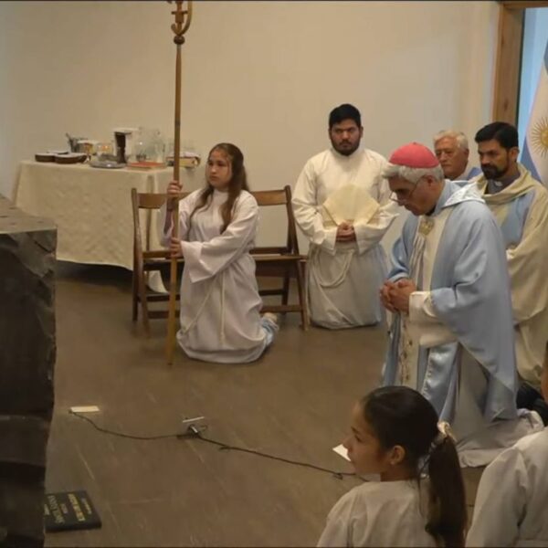 Histórica consagración del altar en la Parroquia Nuestra Señora del Valle