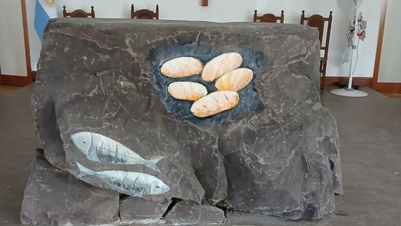 Consagración del altar en la parroquia Nuestra Señora del Valle